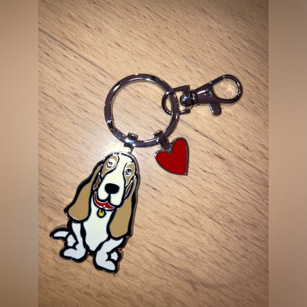 Marc Tetro Basset Hound Dog  Keychain Bag Charm with Red Heart Charm - NWOT - Picture 3 of 6